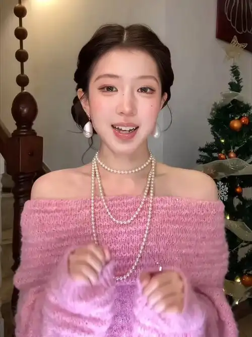 付费海角深度文章配图：专注阅读的书桌与海景
